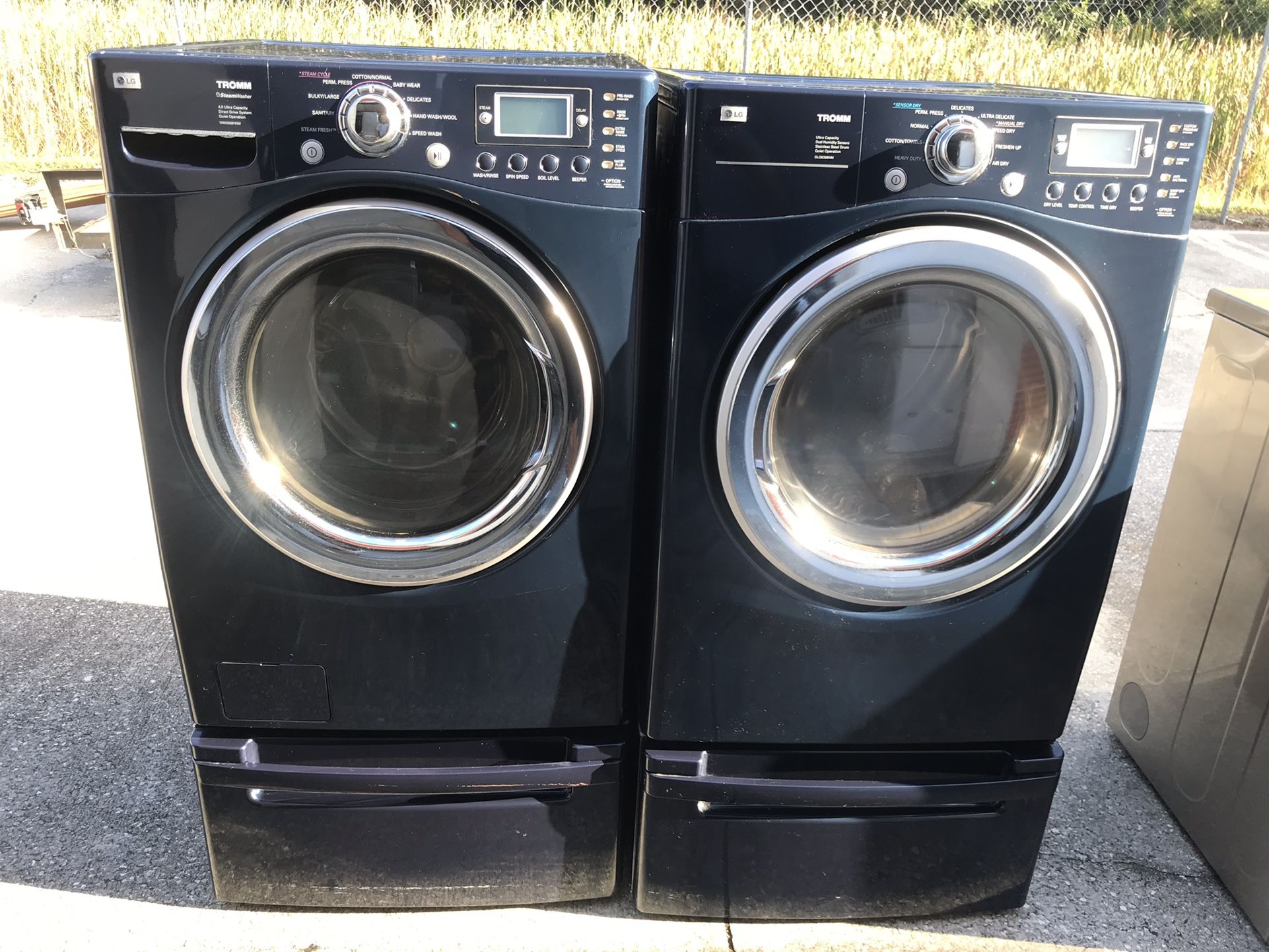 Lg Washer And Dryer On Pedestal