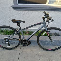 Women's 700c Aluminum Nishiki Manitoba Hybrid Bike 