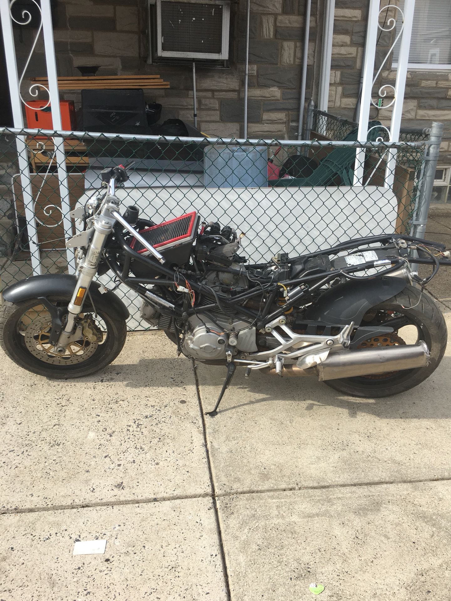 DUCATI MOTORCYCLE NO KEYS NO TITLE. AS IS $500 OR PARTS FOR SALE