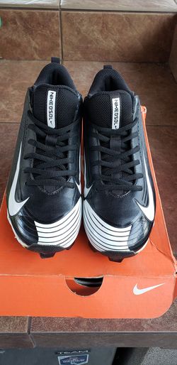 NIKE BASEBALL CLEATS