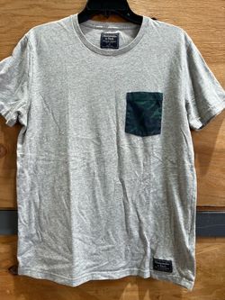 Abercrombie & Fitch Gray pocket tee with green leaf print on pocket, Men size M