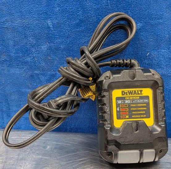 DeWalt Charger DCB1102