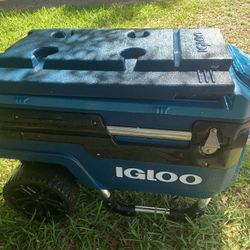 Igloo Wheeled Cooler 70qt
