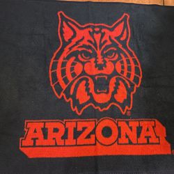 Wildcats Small Throw 