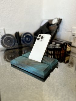 Universal Cell Phone Docking Charge Stand