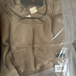 2 Levi Men Sweathers Size 6x Brand New