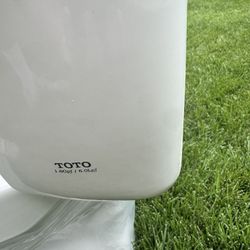 Toto 1.6GPf Toilet 