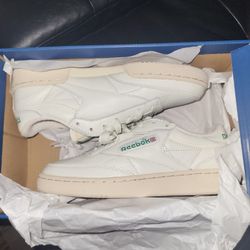 Reebok Vintage 75 Size 6.5 Mens