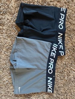 Women’s small Nike pro shorts