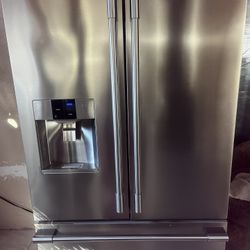 Frigidaire Refrigerator 