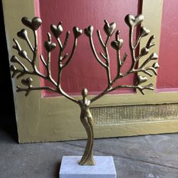 Center piece, Boob light And Small Shelf. 