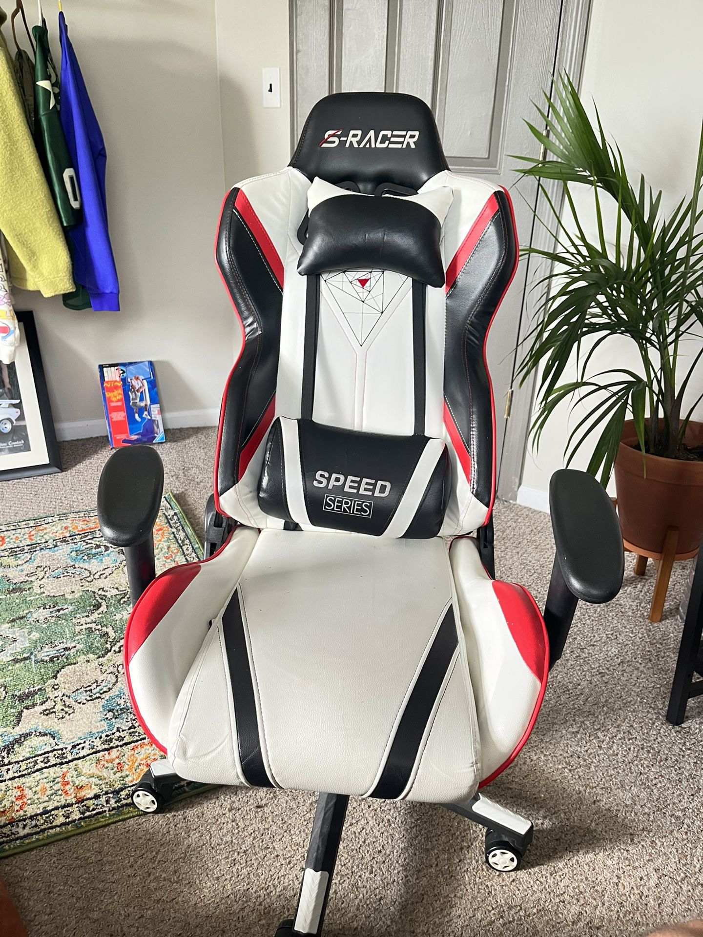 S racer gaming chair 