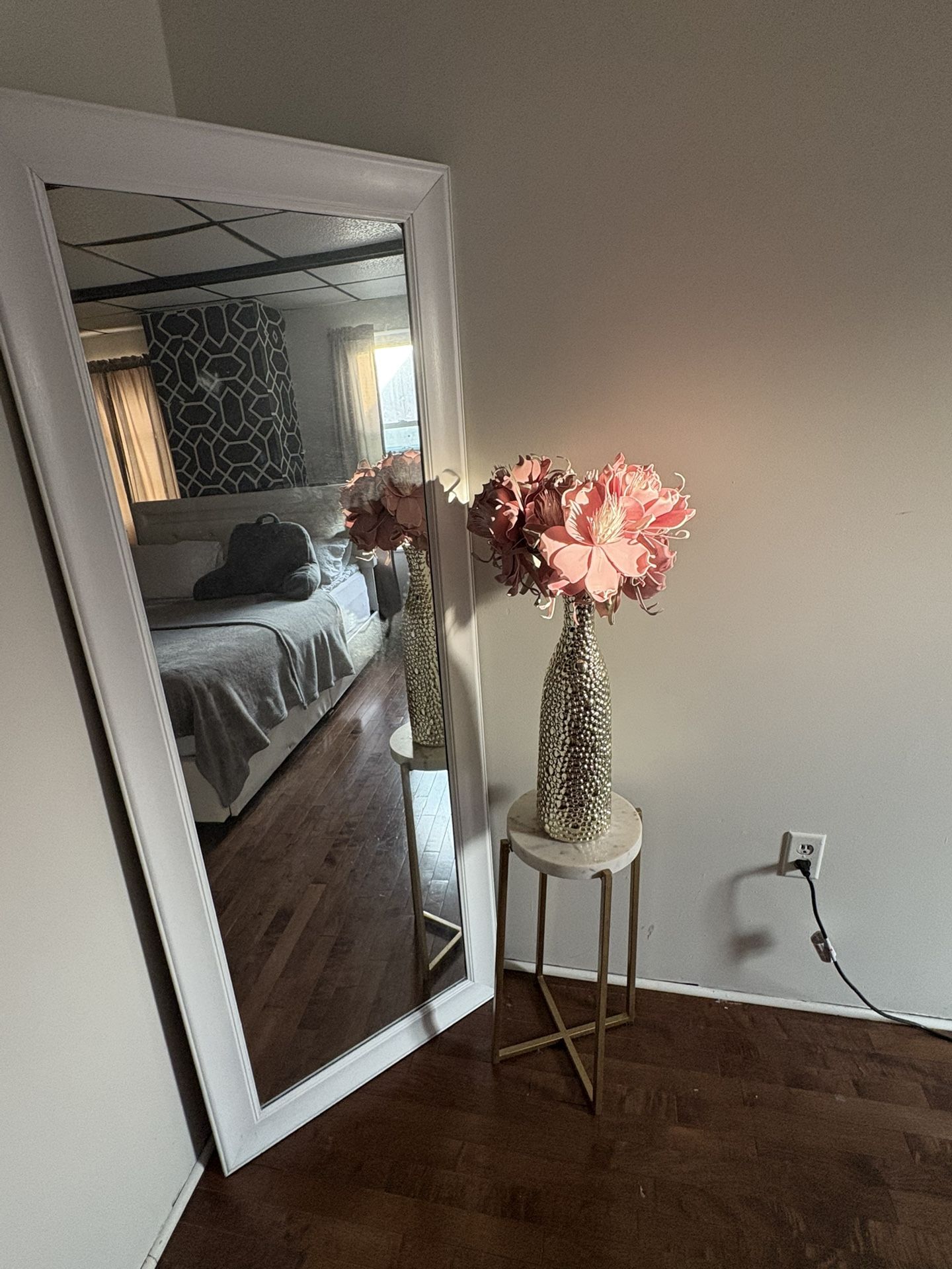 Table & Decor Vase With Flowers