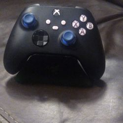 Xbox Controller With Battery Pack And Charge Stand