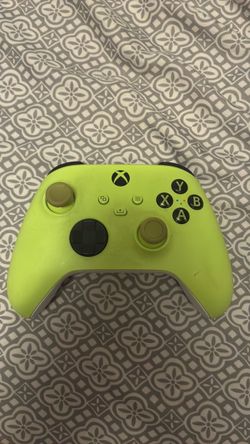 Green Xbox controller