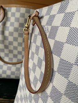 Louis Vuitton Favorite MM Crossbody/Clutch Damier Azur for Sale in Fremont,  CA - OfferUp