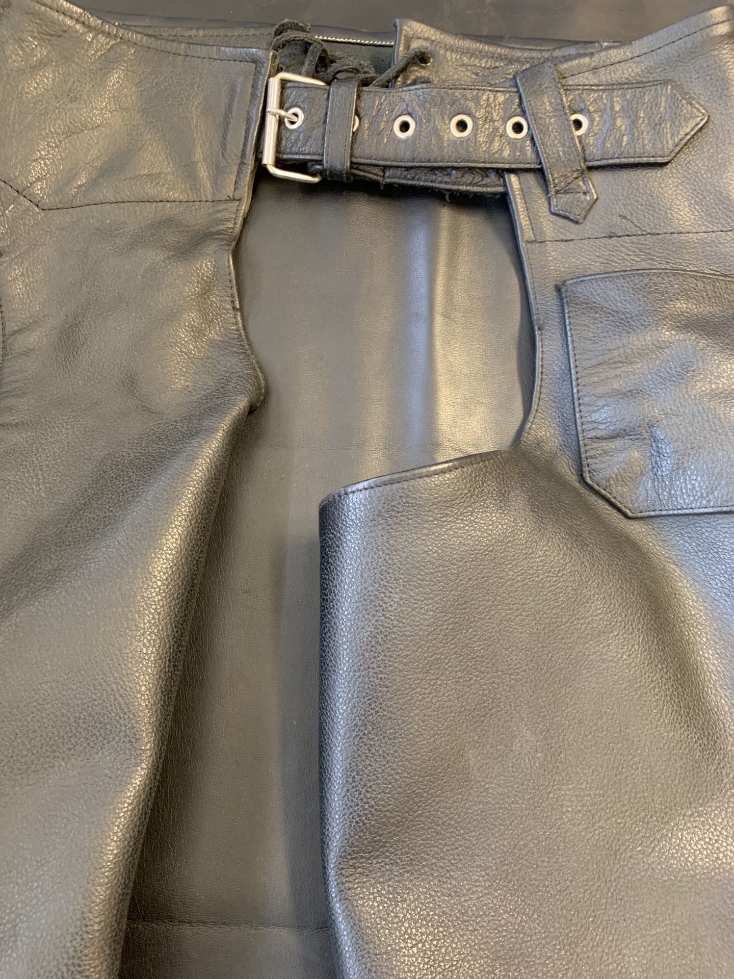 Women’s leather riding chaps medium size