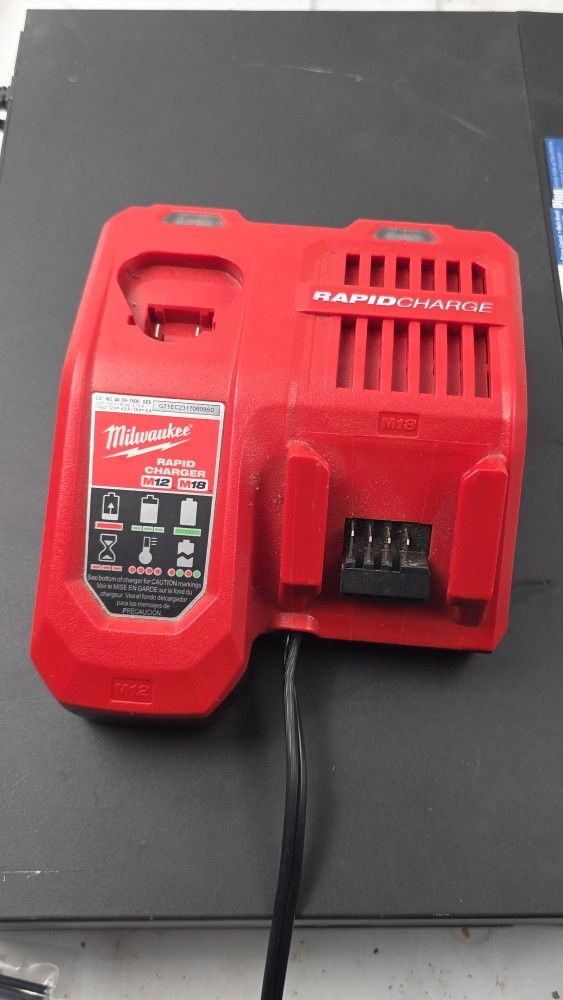 Milwaukee 48-59-1808 M12 and M18 12 Volt/18 Volt Lithium-Ion Multi-Volatge Rapid Battery Charger