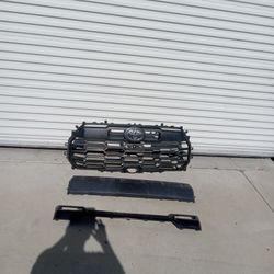 22 To 25 Grilles Toyota Tundra ( Oem)