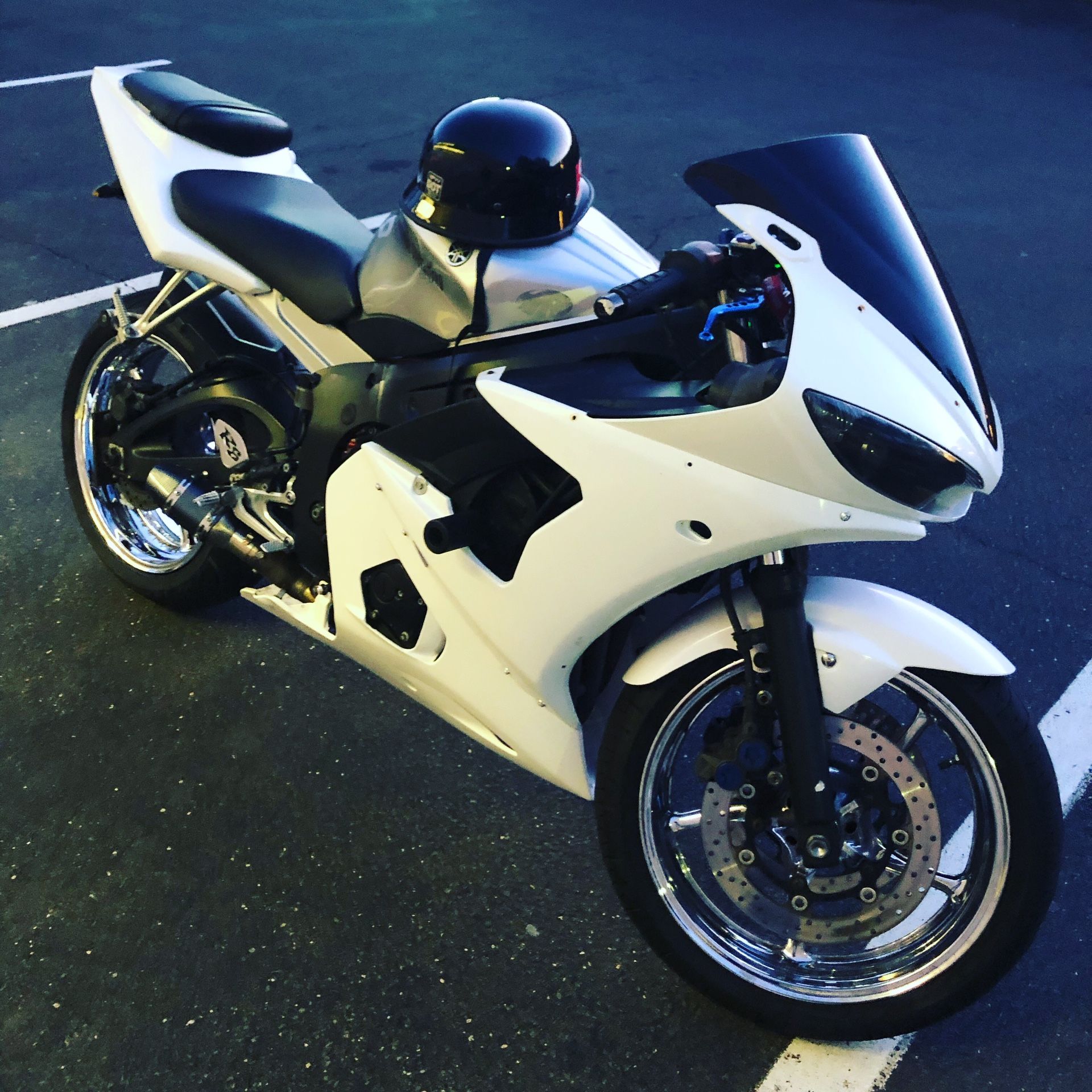 2005 Yamaha R6 White