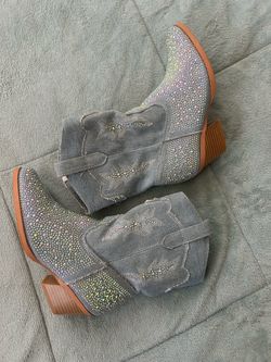 Brand new girl boots size 1