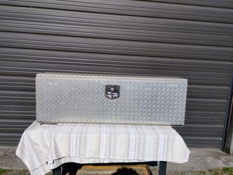 Truck tool box