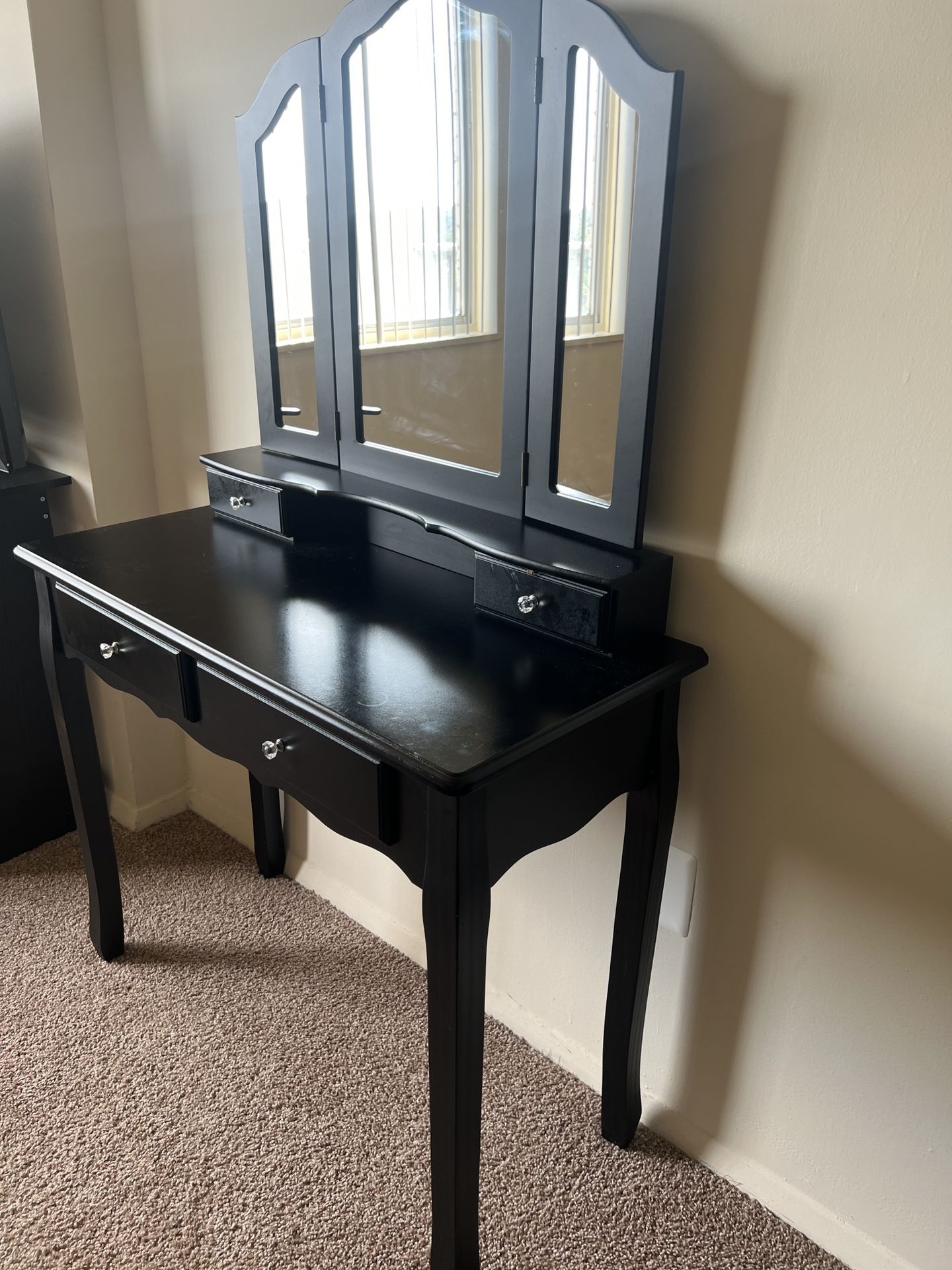 Black Vanity Table with Mirror – Gently Used