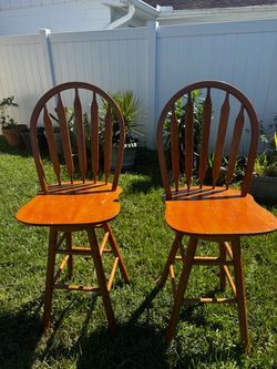 Set of 2 Wood Windsor Bar Stools