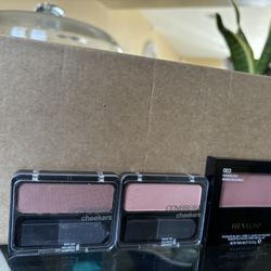 Glow up With COVERGIRL's Blush from the Cheekers 