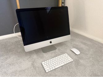 2017 iMac Desktop with 21.5” Screen Display