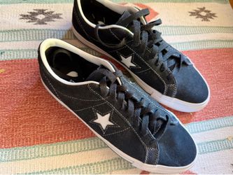 Men's Brand New Converse Size 9 with Star. Rare from Converse Event-Black