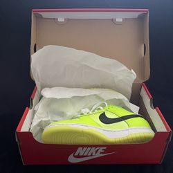 NIKE DUNK LOW SE