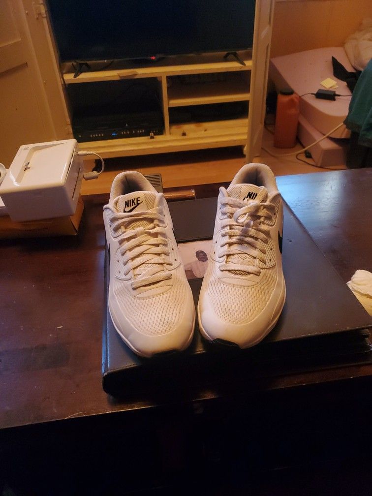 NIKE AIRMAX 90S,  MENS SIZE 10. PERFECT CONDITION 