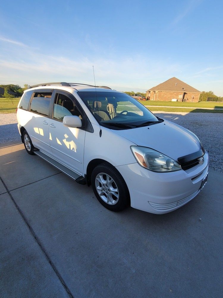 2004 Toyota Sienna