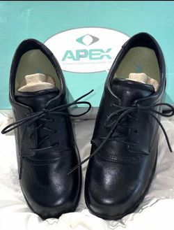 Apex Women’s Lace Oxford Shoes~Black- The Ambulator B2000W. Size 9.5 Wide. New in Box !