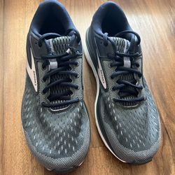 Womens Brooks New Size 9.5 Never Worn