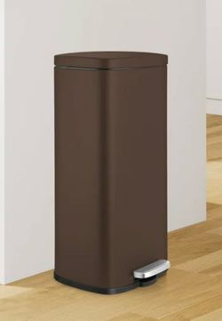 8 gallon step on trashcan brown