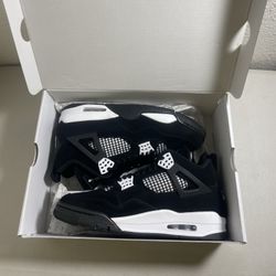 Jordan 4 Retro White Thunder