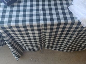 Black Check Table Cloth And White Lace ClothAnd Naokins