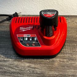 Milwaukee M12 12V Battery Charger 48-59-2401 w/ 1.5Ah Battery 48-11-2401