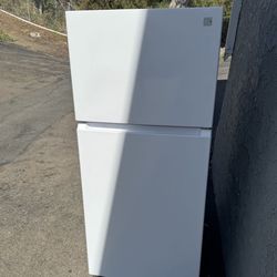 Kenmore 18 Cubic Refrigerator Fridge Freezer Free Local Delivery/30 Day Warranty 