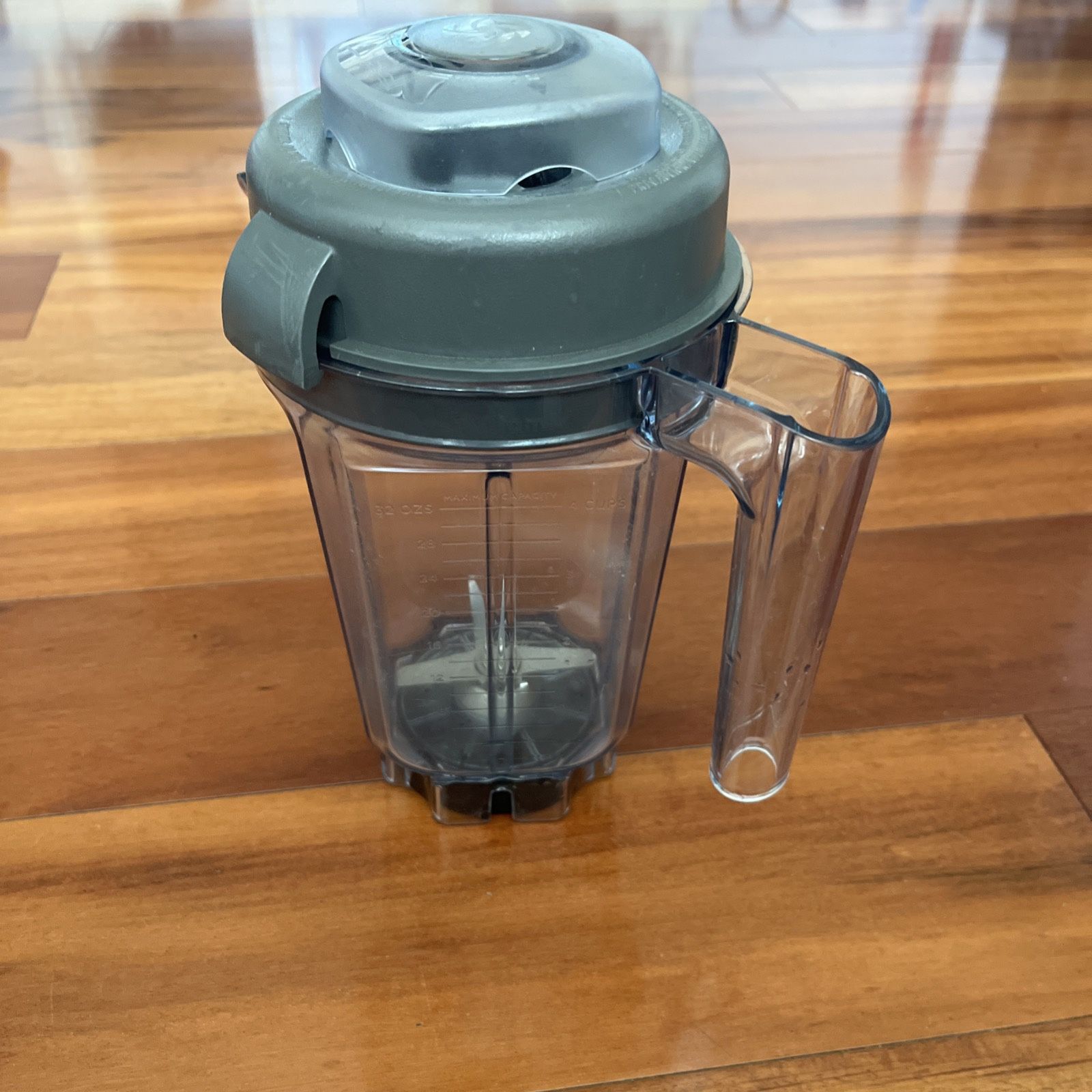 Vitamix 32 Oz Dry Pitcher with Bade, Lid Genuine OEM