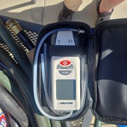 RISEPRO Digital Manometer - HVAC Gas Pressure Tester with Case