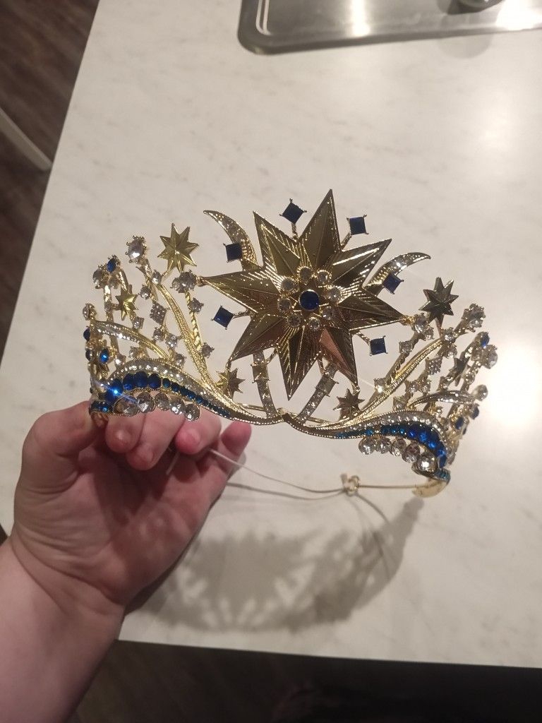 Crown (CASH ONLY PLEASE)