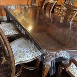 Beautiful Dining Table And chairs - Heritage Home 