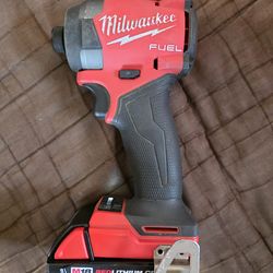 M18 Fuel Mulwaukee hex impact driver with battery