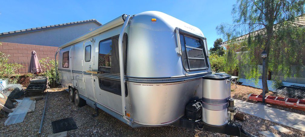 Avion Travel Trailer By Fleetwood Similar To Airstream 31ft