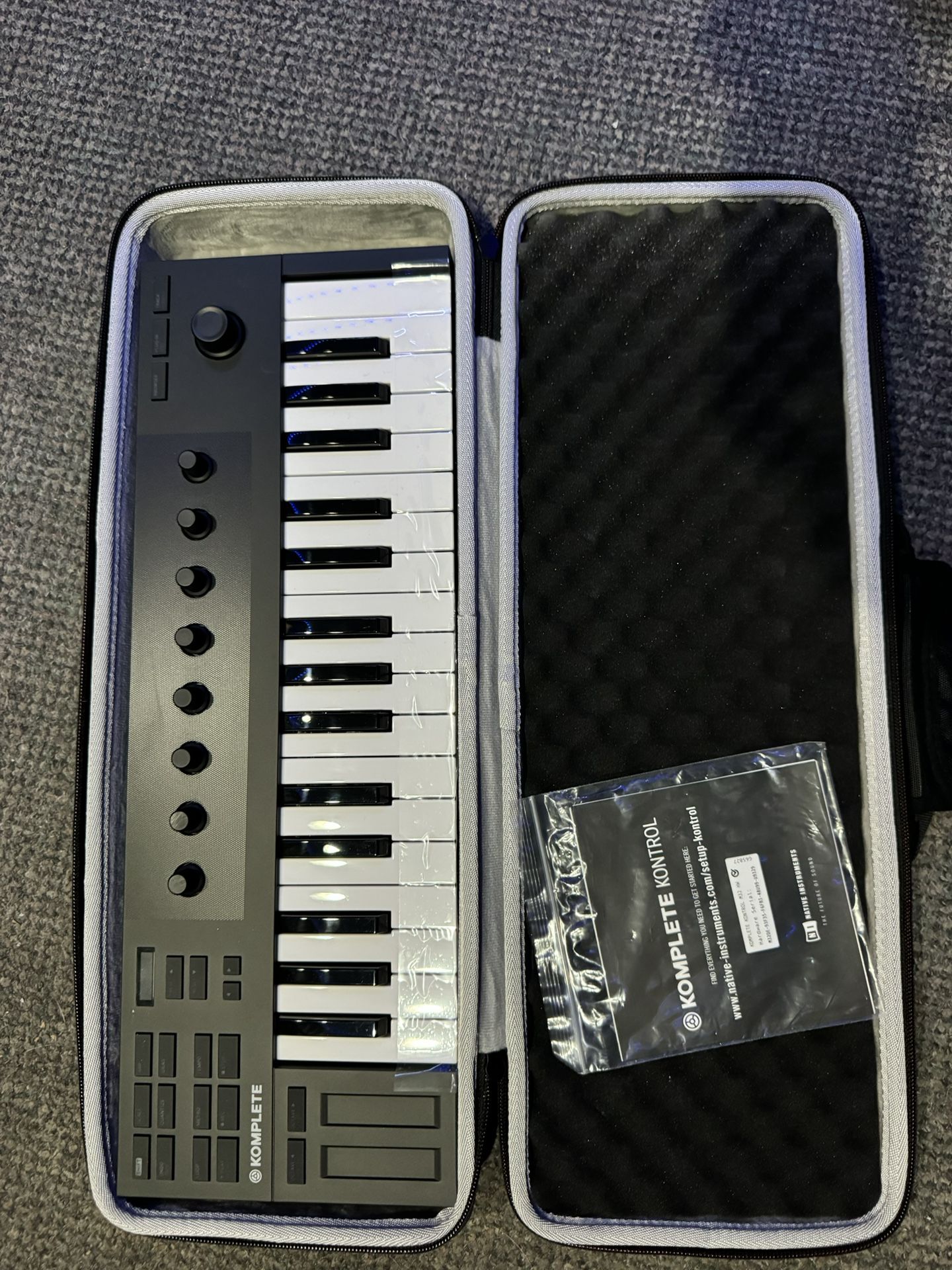 Komplete Kontrol M32 Keyboard