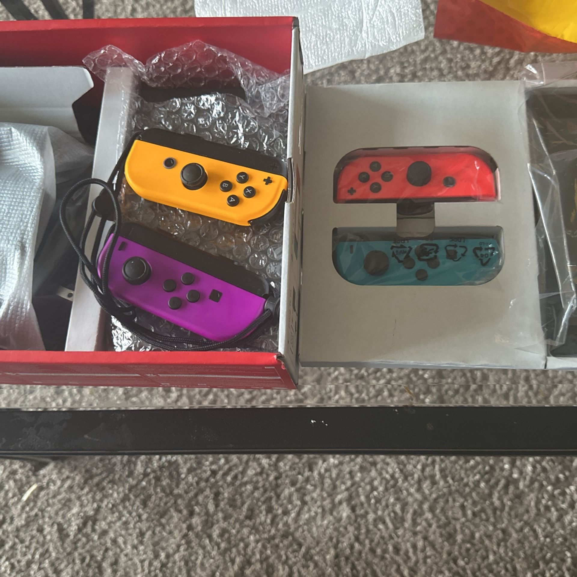 Nintendo Switch W/extra Joy Con