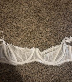 White lace bralette with bow detail